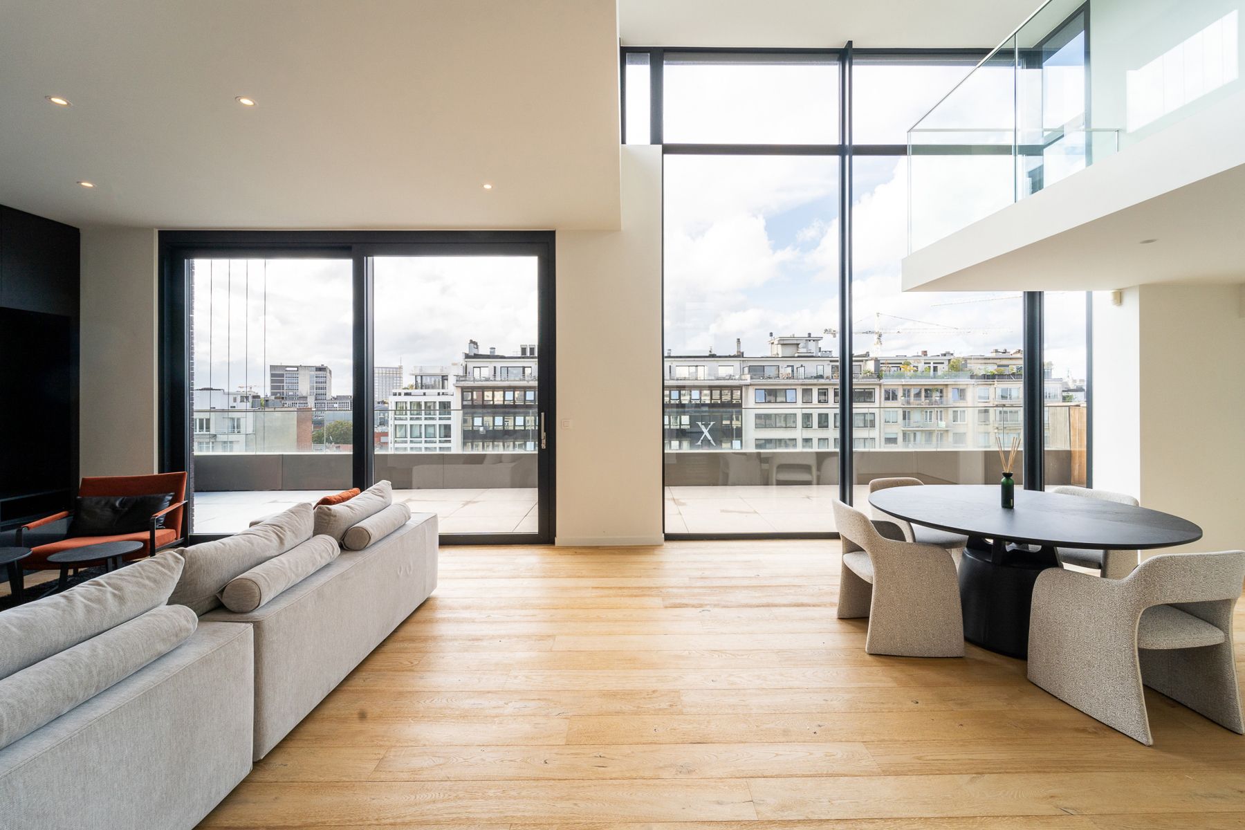 Luxe penthouse met ruime terrassen op toplocatie! foto {{pictureIndex}}