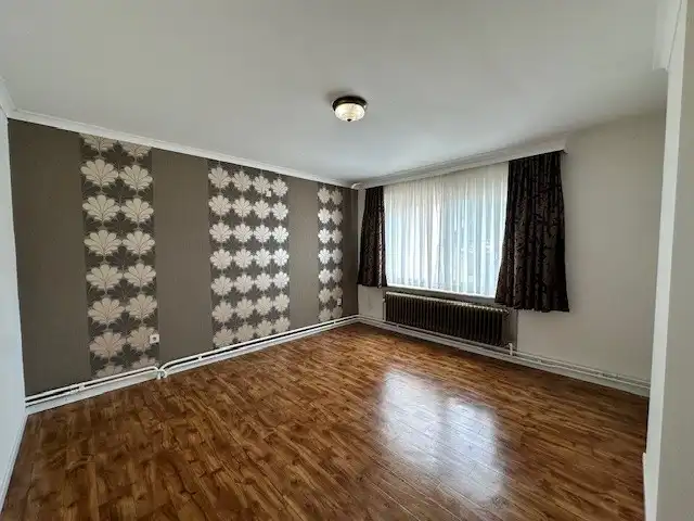 Halfopen woning met 3 slaapkamers, tuin en garage te Neeroeteren.  foto 10