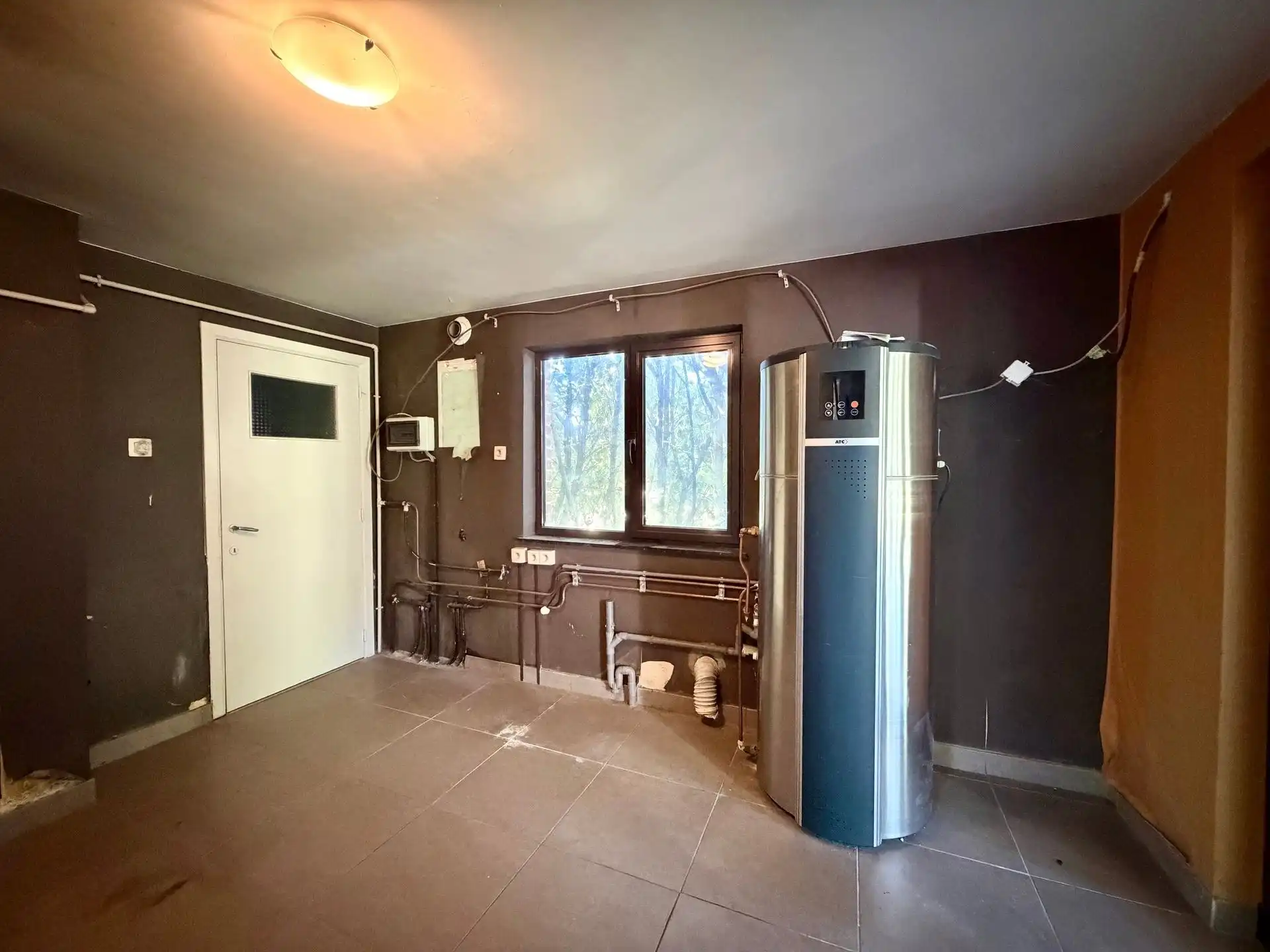 Vrijstaande woning op 25 are met uitzonderlijk renovatiepotentieel in het groen. foto 18