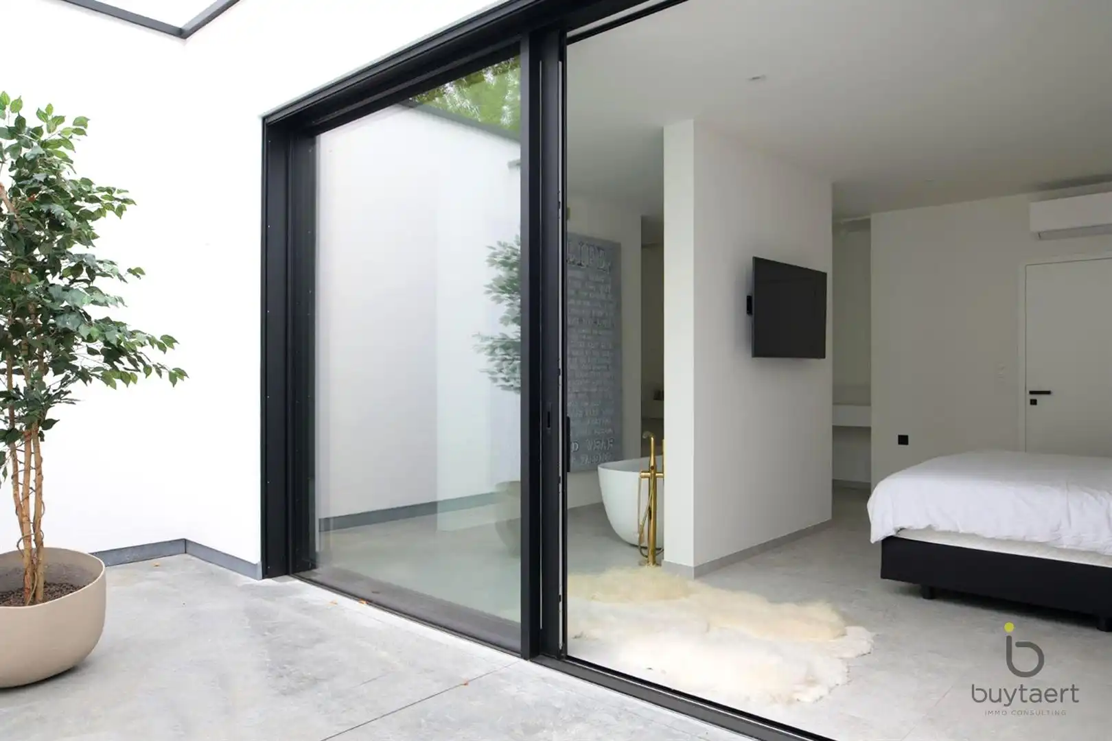 Knappe GELIJKVLOERSE villa + bijgebouw te Halle! foto 22