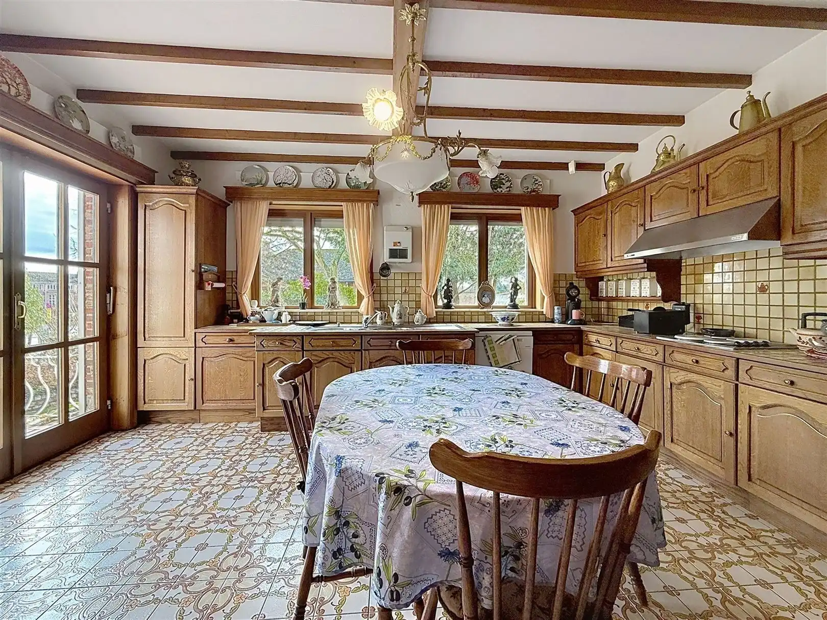 Op te frissen villa, 3/4 slpks + zolder, tuin en garages foto 15