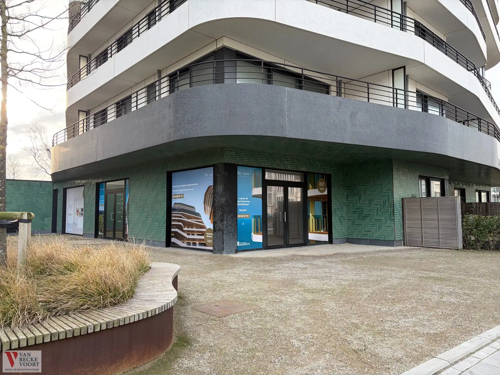 Handelsgelijkvloers 127m² foto {{pictureIndex}}