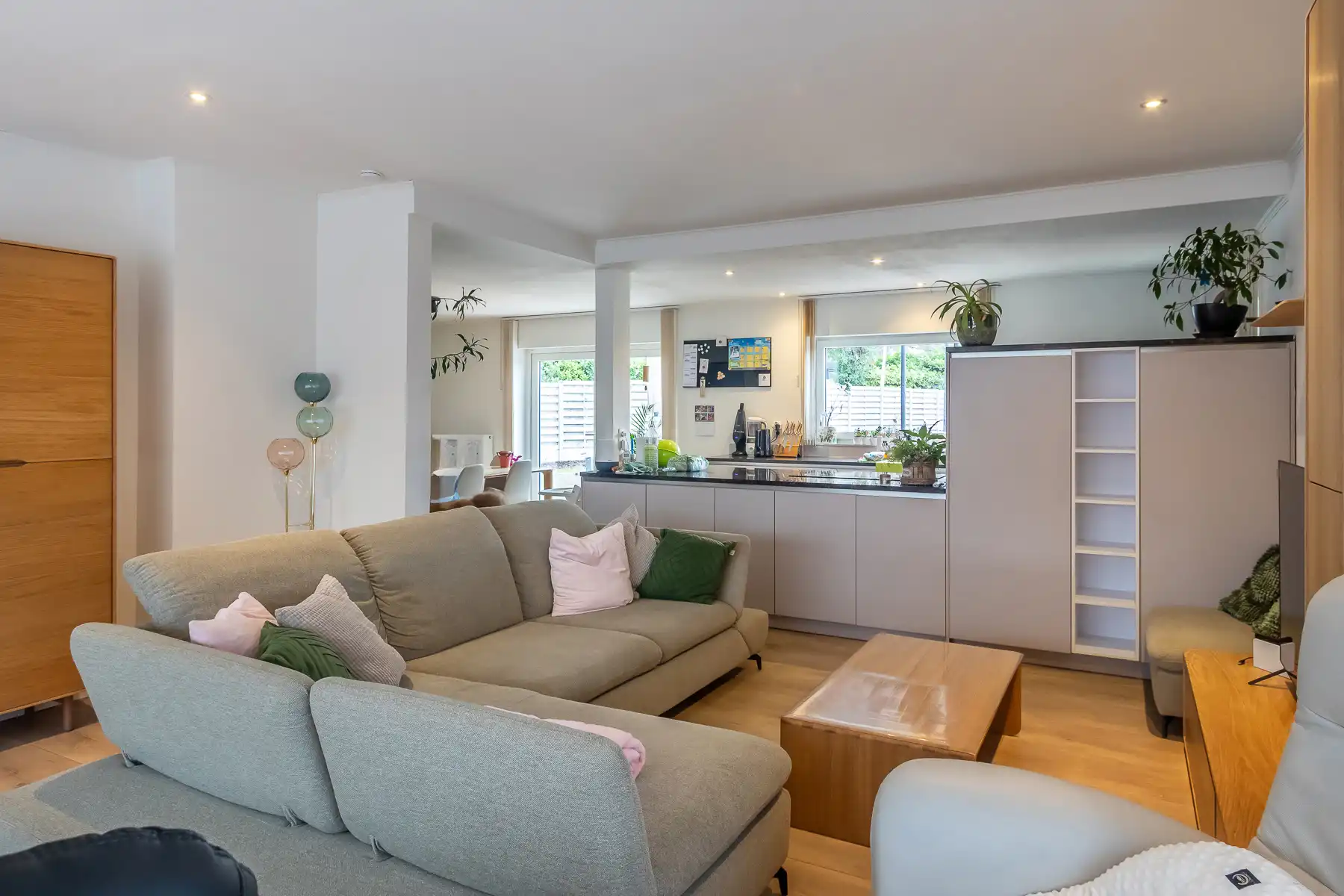 Ruime, gerenoveerde gezinswoning met 3 slaap- en 2 badkamers foto 5