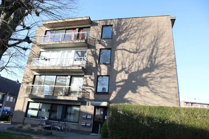 GELIJKVLOERSAPPARTEMENT MET TUINTJE foto 6