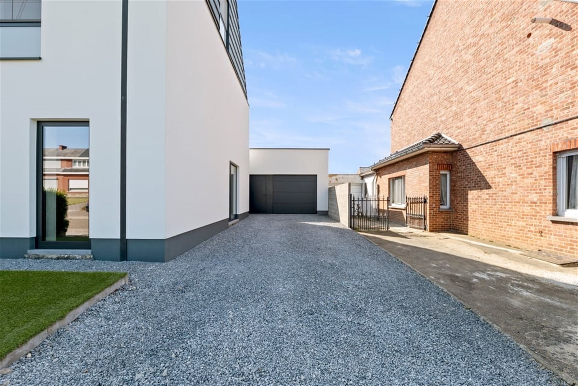 KNAPPE VOLLEDIG GERENOVEERDE WONING MET RUIME GARAGE IN SINT-TRUIDEN  foto 33