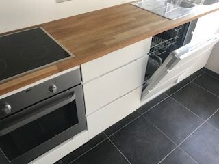 Mooi en ruim appartement met 2 slk, berging en gesloten garage aan het centrum van Genk! foto 3
