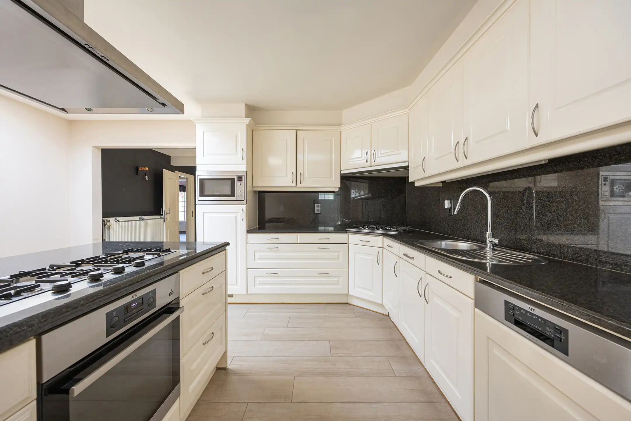 Ruime gelijkvloerse woning met 4 slpks op 1059m2 te Turnhout foto 9