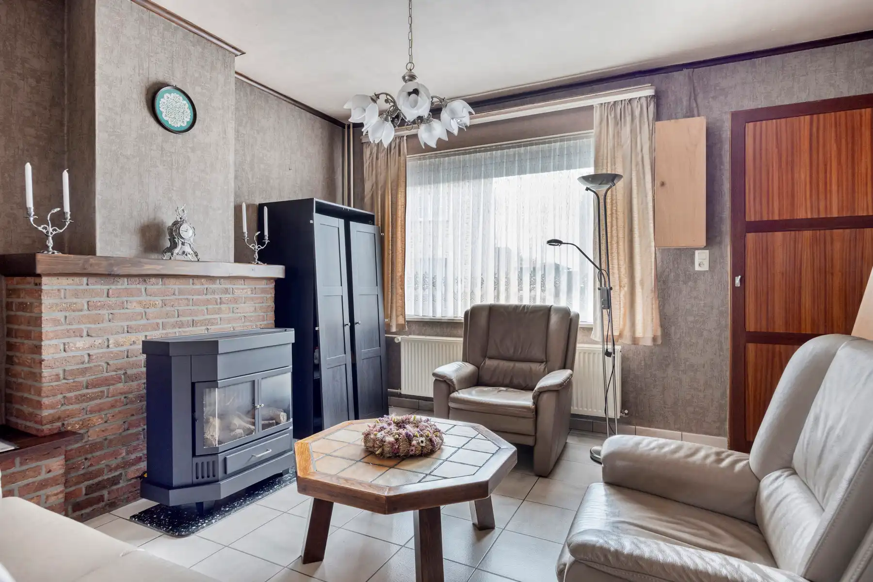 Te renoveren (starters-)woning met 2 slaapkamers. foto 3