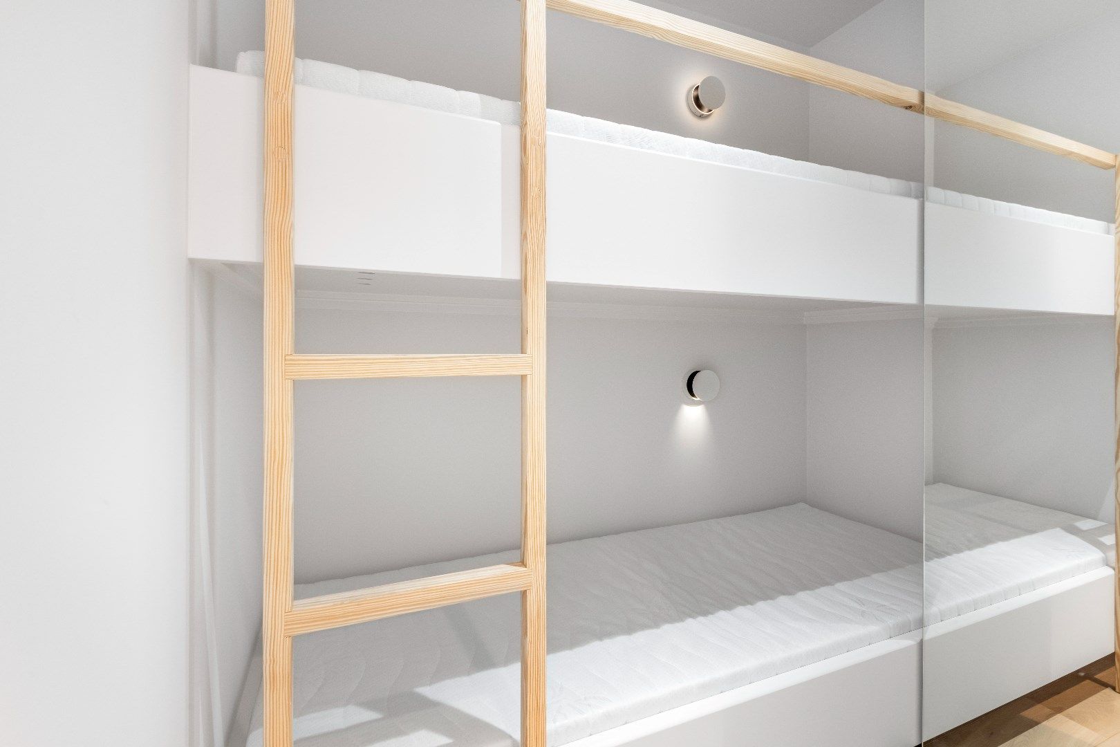 Gerenoveerde studio appartement met slaaphoek op een steenworp van de Zeedijk foto 11