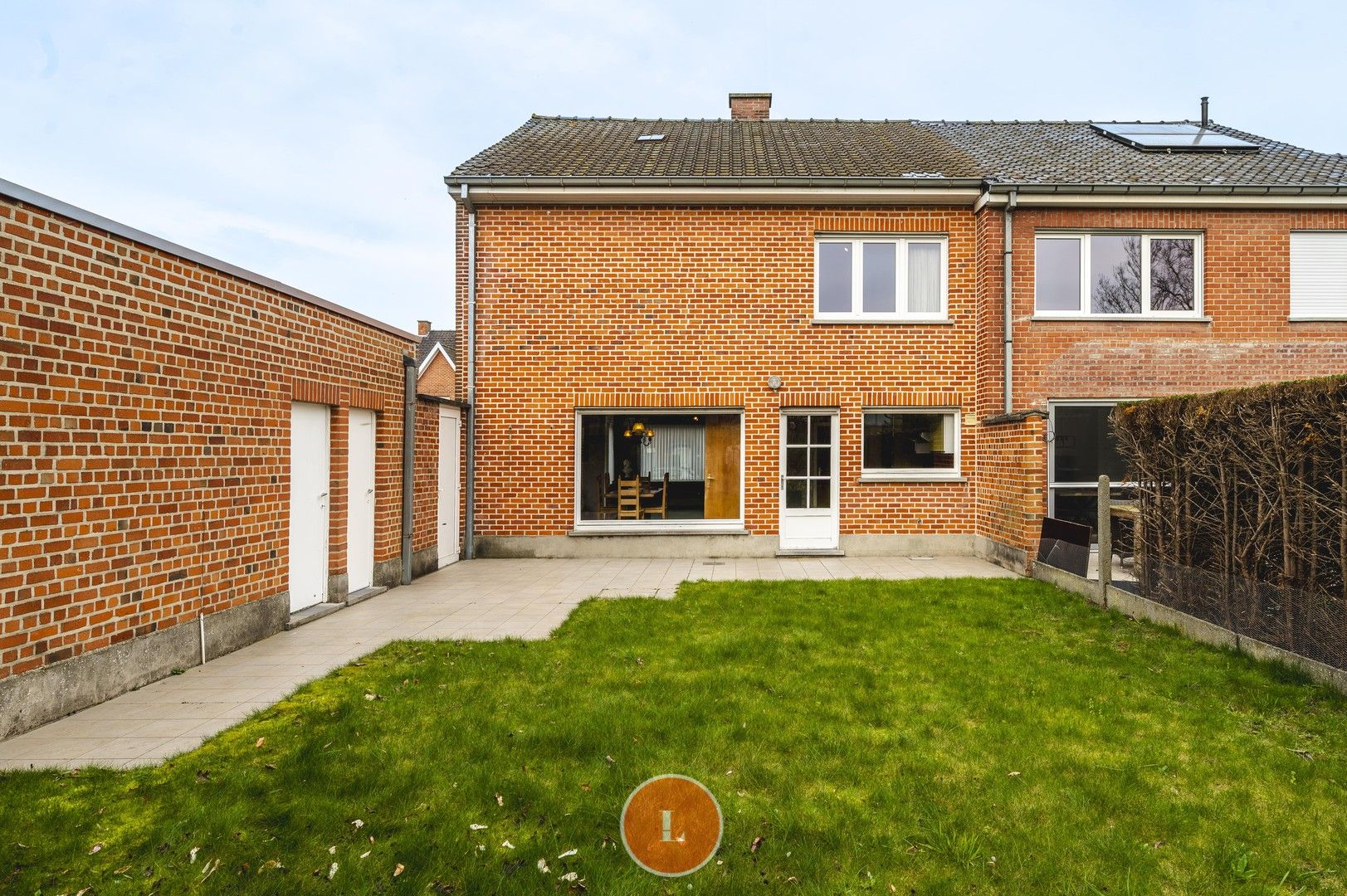 Te renoveren halfopen woning met 3 slaapkamers en 2 garages te Izegem! foto 13