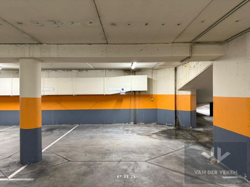 Stijlvol duplexappartement met 2 SLPK in hartje Hasselt foto 15