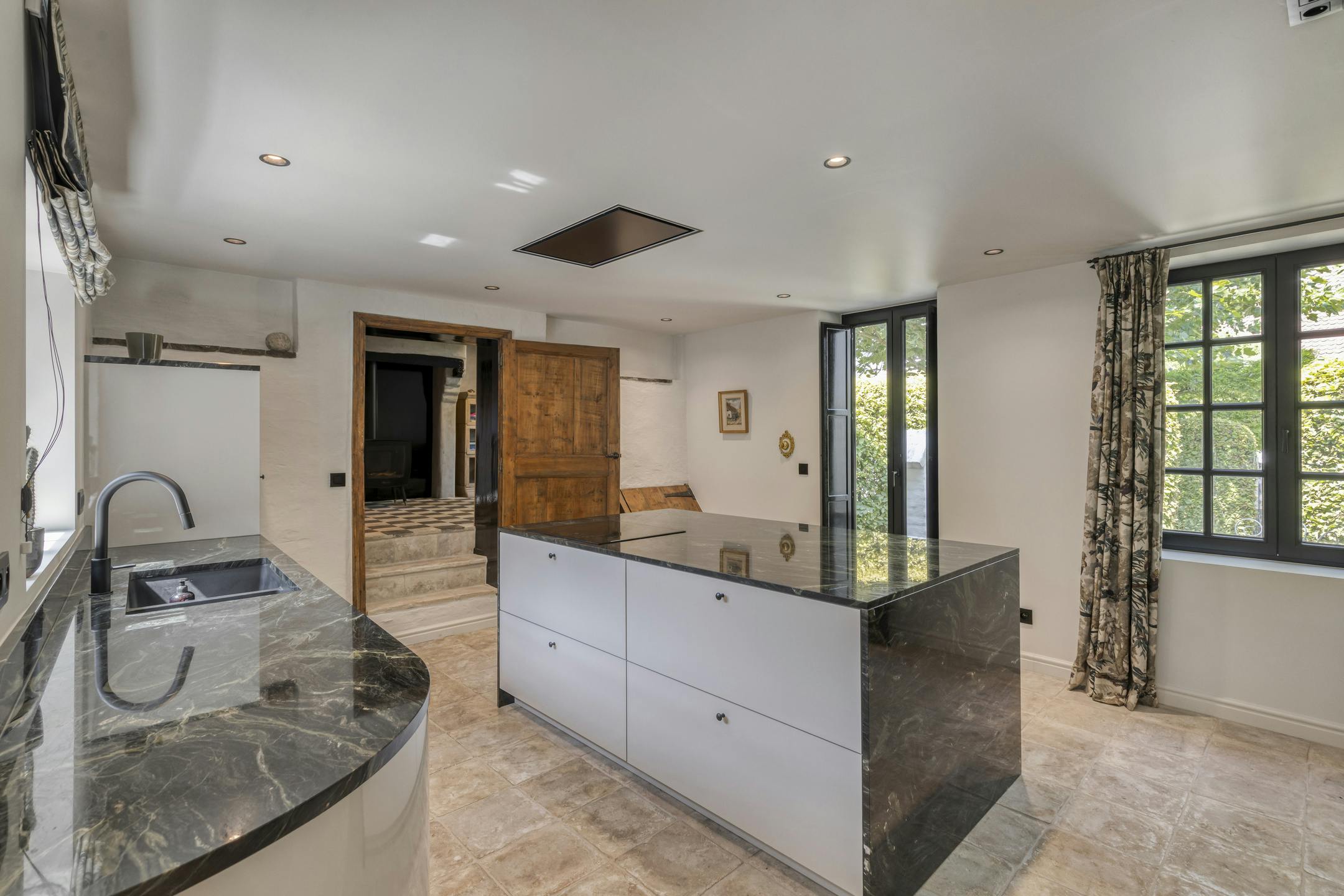Uitzonderlijk huis in hartje Damme foto 7