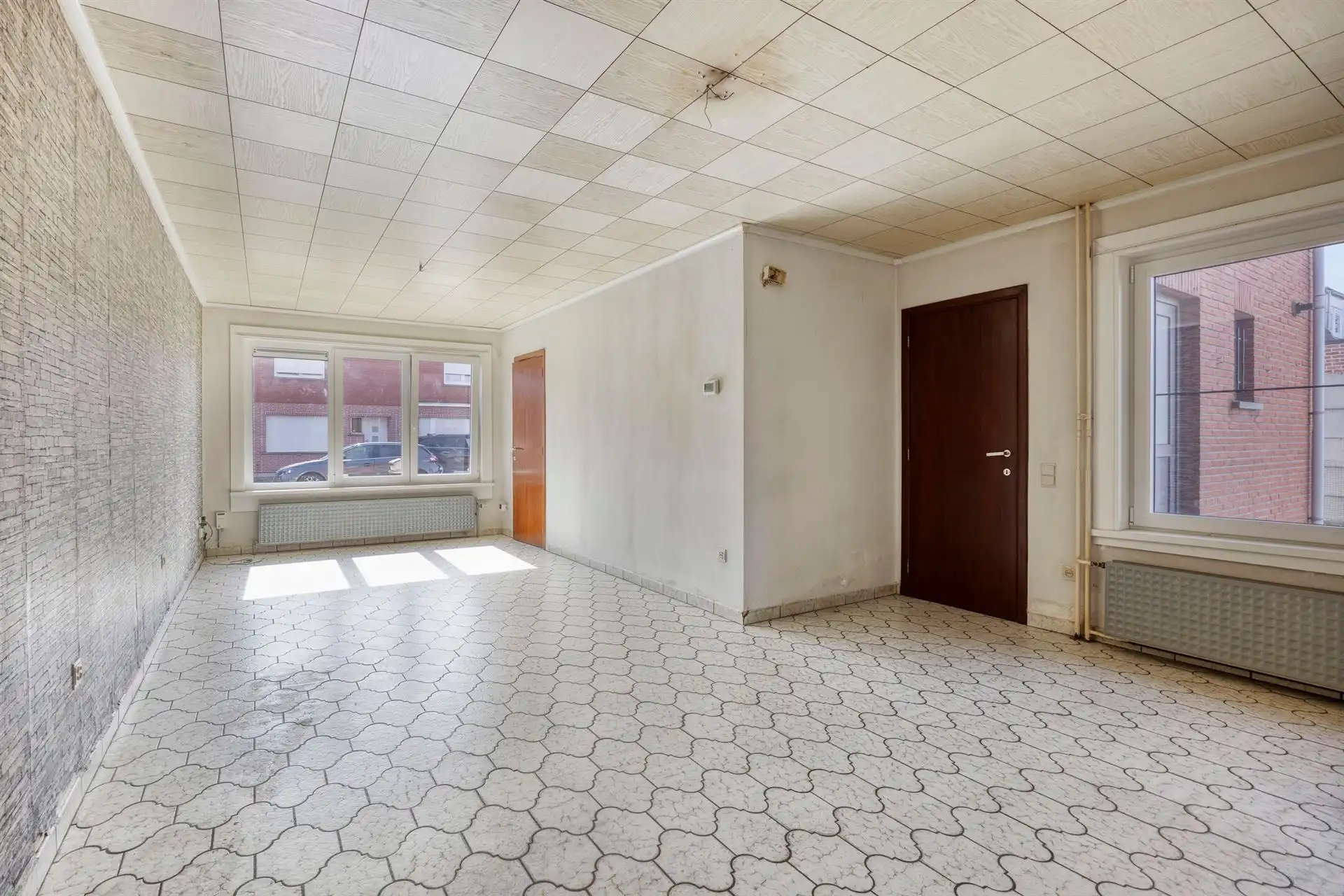 Woning met 3 slaapkamers, terras en 7 garages.  foto 3