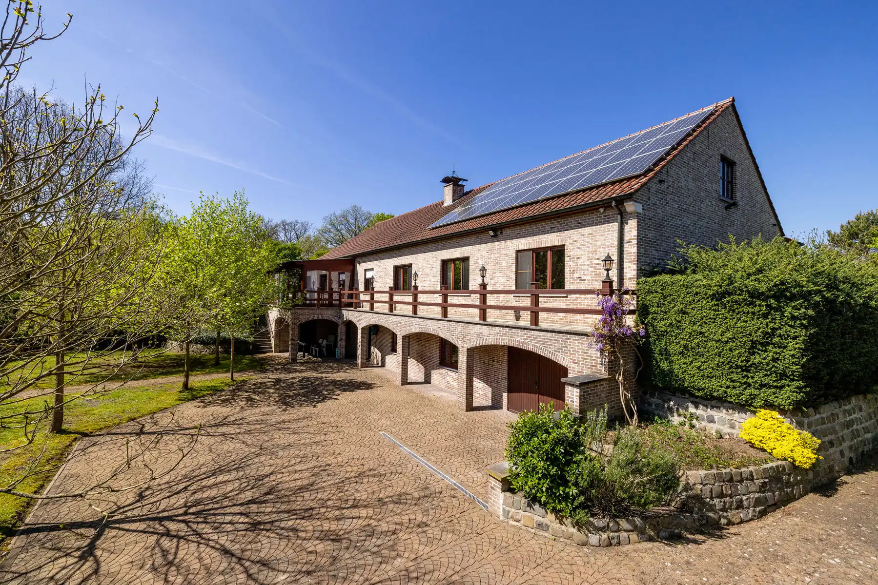Ruim landhuis op ca. 3010 m² grond met ca. 736 m² bew.opp. foto 41