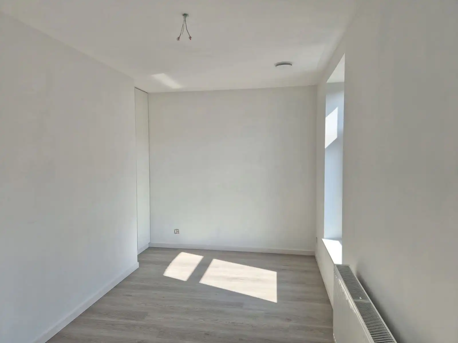 Halfopen bebouwing met 5 slaapkamers en 2 badkamers foto 8