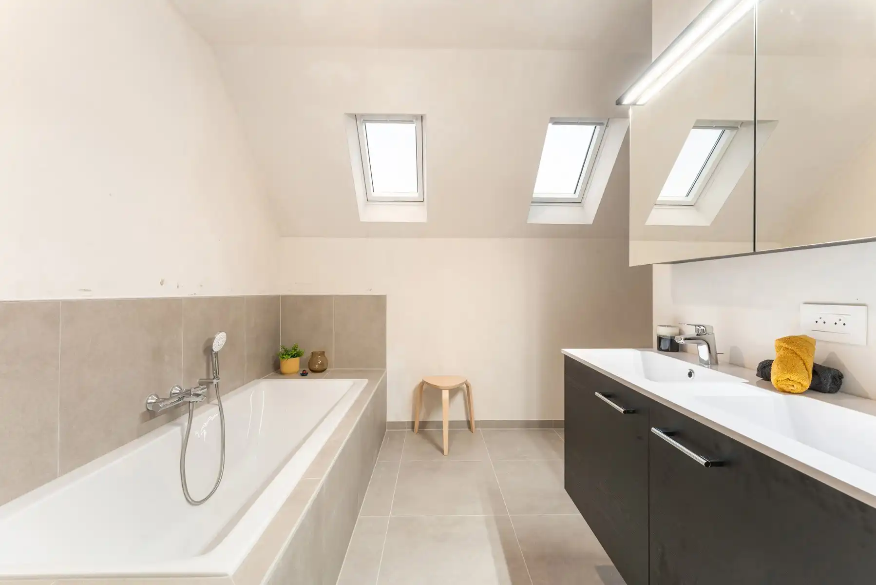 Halfopen nieuwbouwwoning foto 5