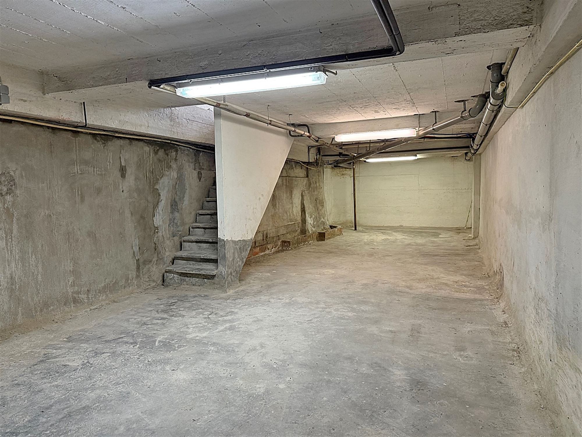 Instapklare vernieuwde (starters)WONING met 2 slaapkamers, terras, kelder & staanplaats  foto 17