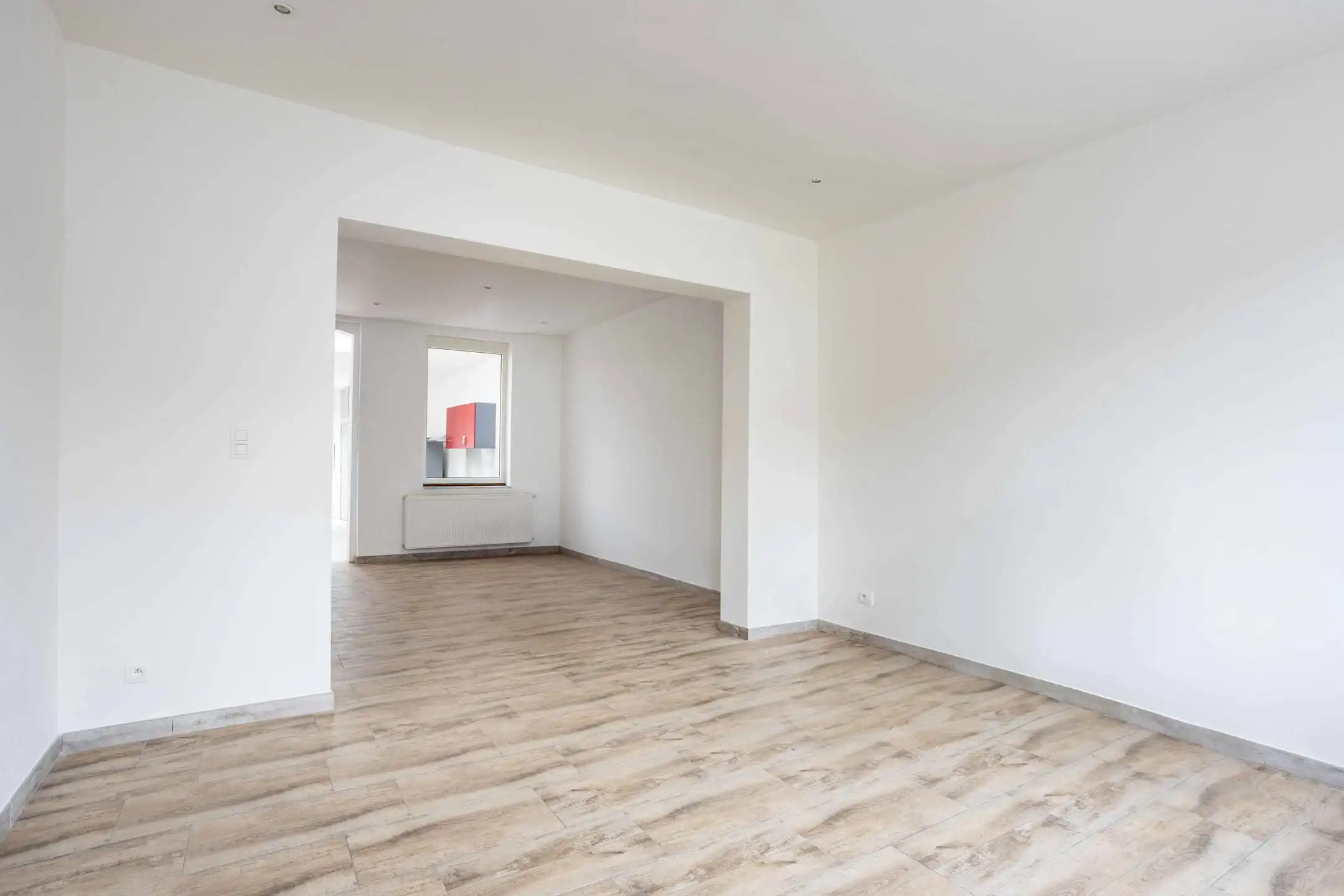 Gerenoveerde rijwoning met 3 slaapkamers en tuin. foto 3