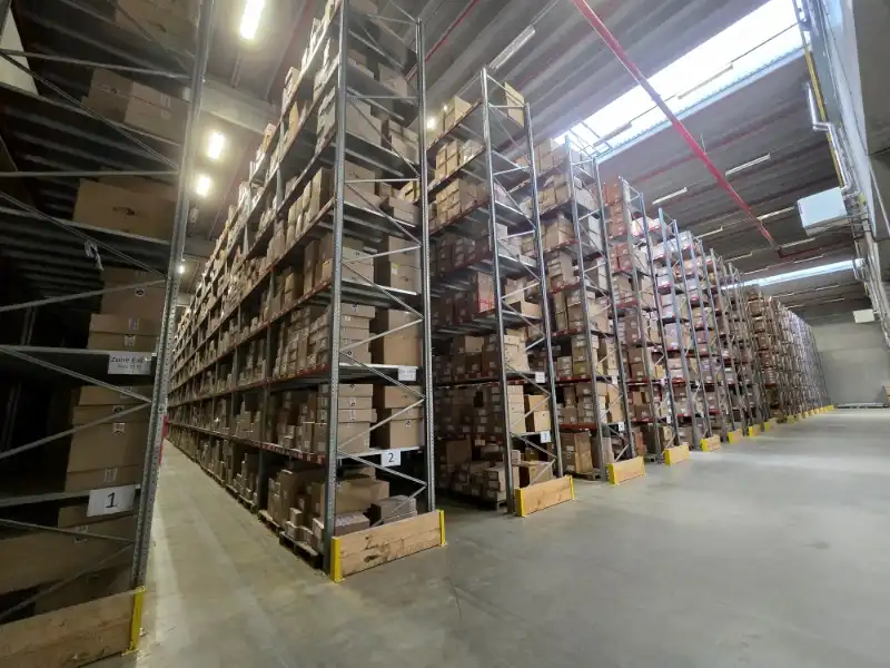 Industrieel/Logistiek gebouw te huur foto 2