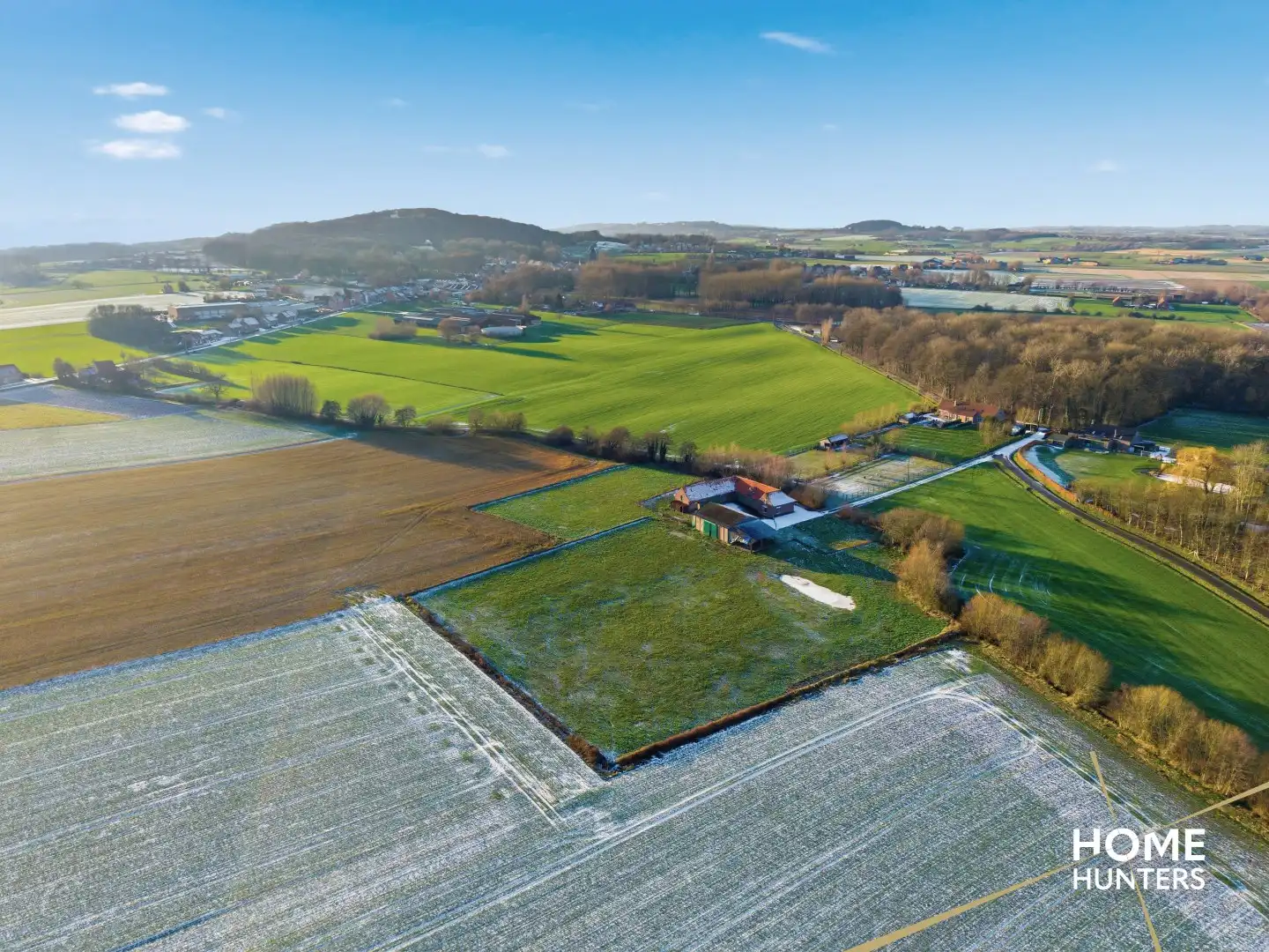 Unieke te renoveren hoeve op 14.188 m² met adembenemend zicht op de Kemmelberg foto 11