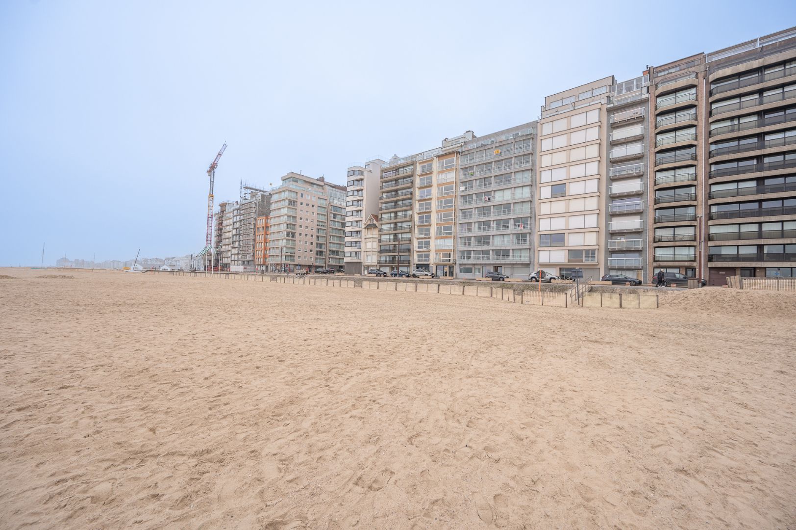 Modern vernieuwd appartement met frontaal zeezicht in Duinbergen foto 24