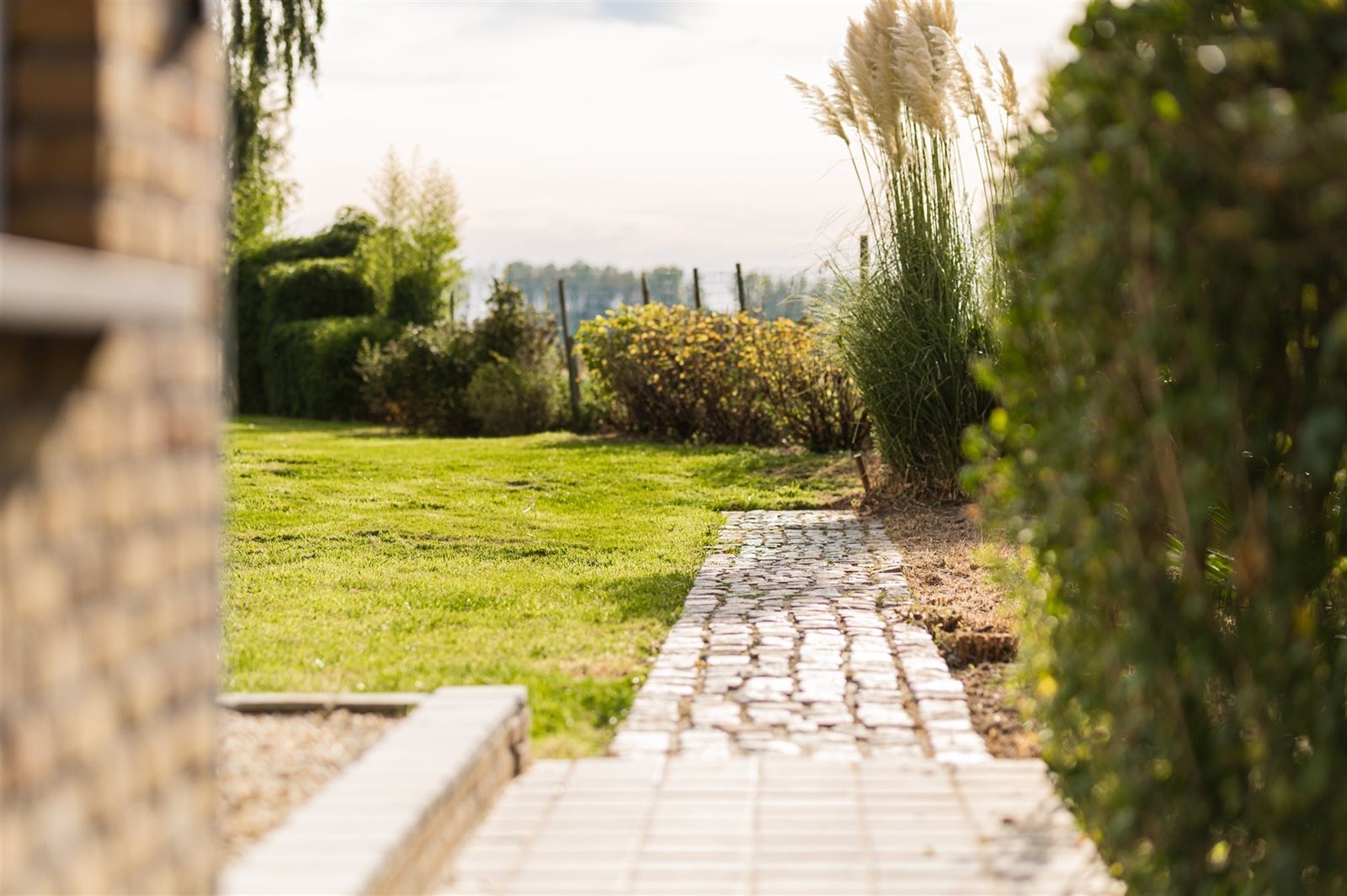 Gezellige gezinswonig met grote tuin op 27are20 foto 9
