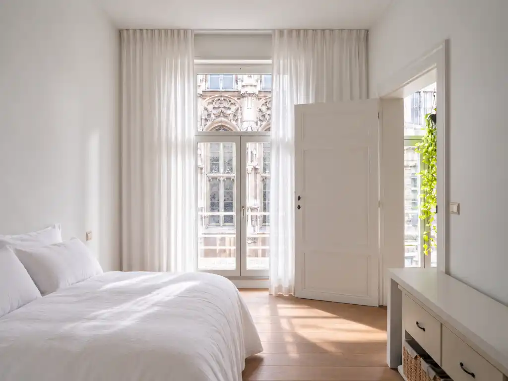 Karaktervol herenhuisappartement met terras en zicht op het stadhuis foto 12