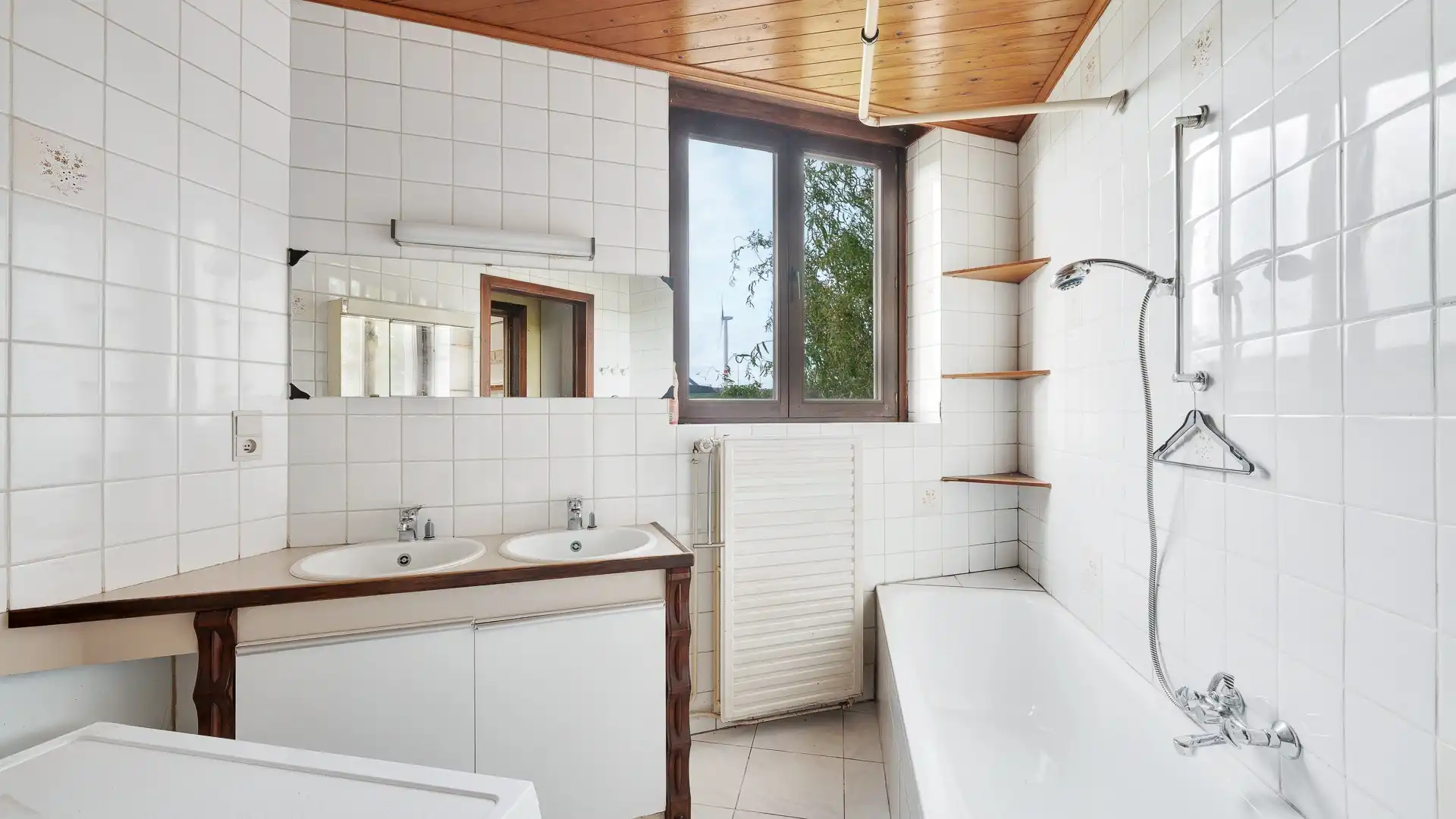 Renovatieproject met enorm veel potentieel te Lissewege foto 16