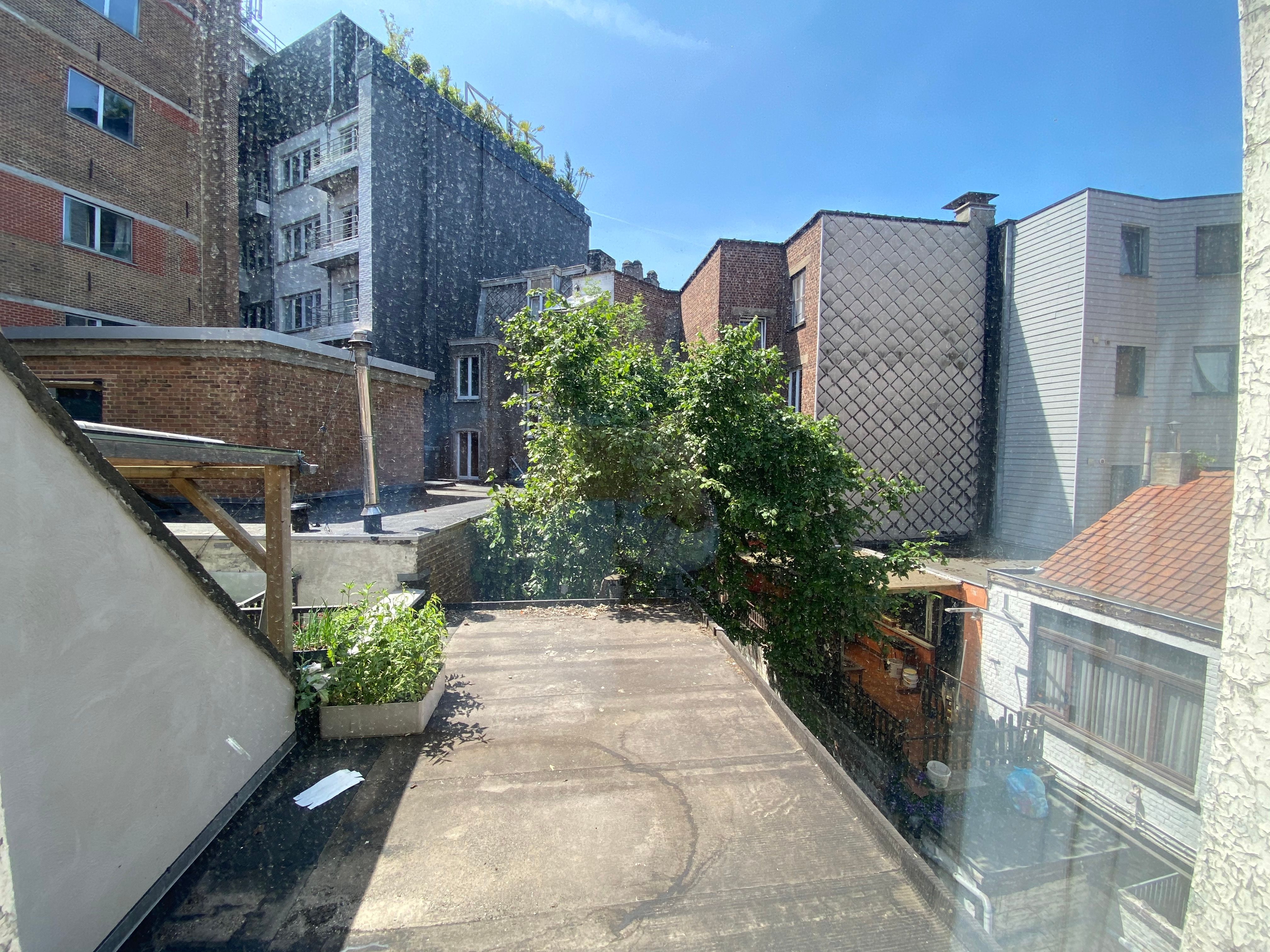 Ruim lichtrijk appartement foto 8