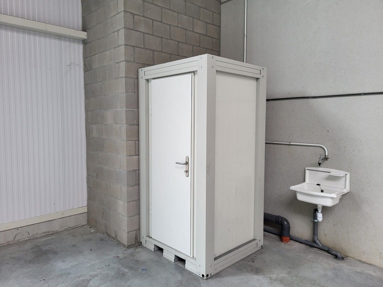 KMO-unit /showroom +/- 256m² foto 3