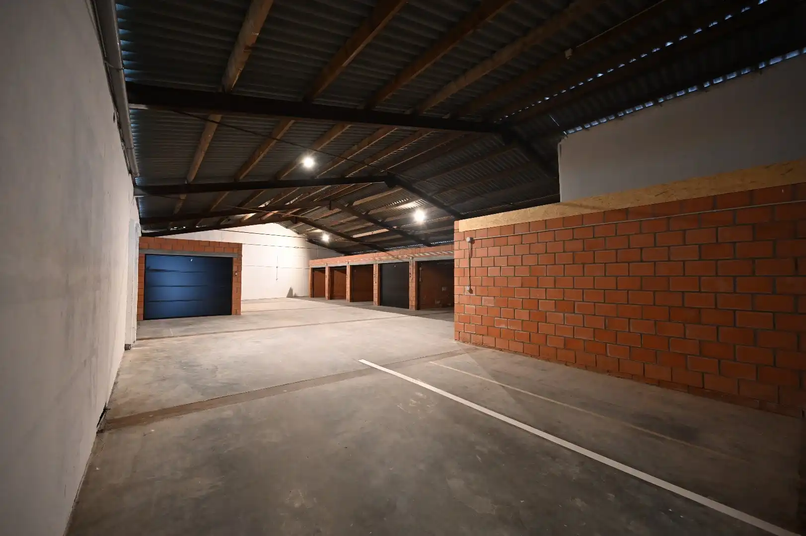 AFGESLOTEN GARAGEBOXEN IN CENTRUM OOSTENDE foto 3