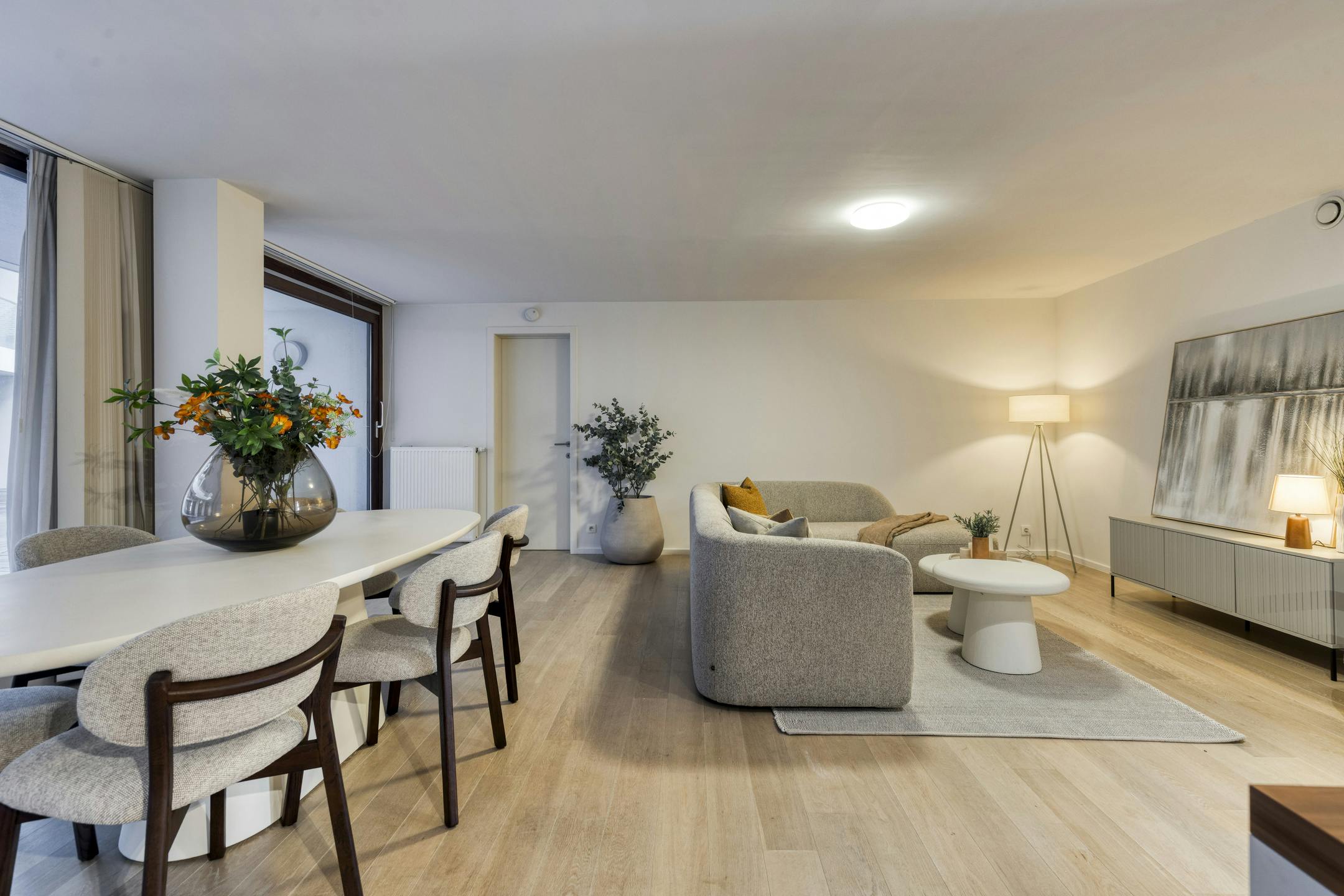 Gelijkvloers appartement met 3 slaapkamers in historisch centrum van Brugge. foto {{pictureIndex}}