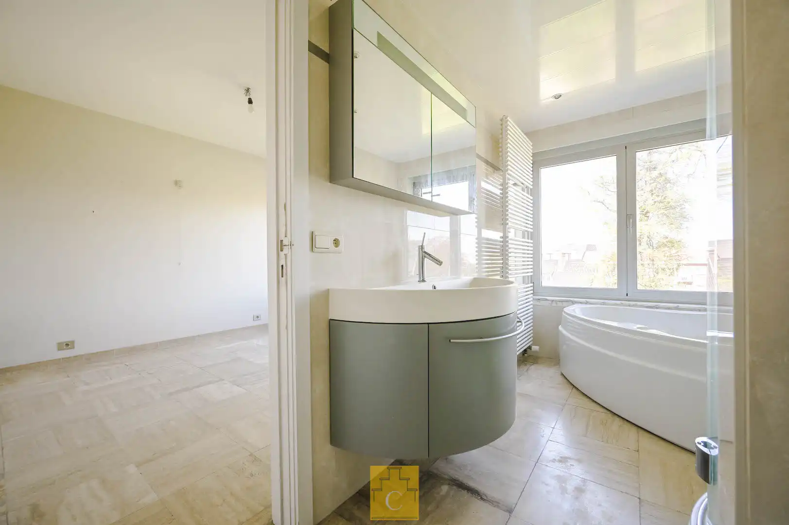 Ruim hoekappartement (155 m2) te Sint-Andries, 3 slaapkamer, terras , lift en garagebox foto 15