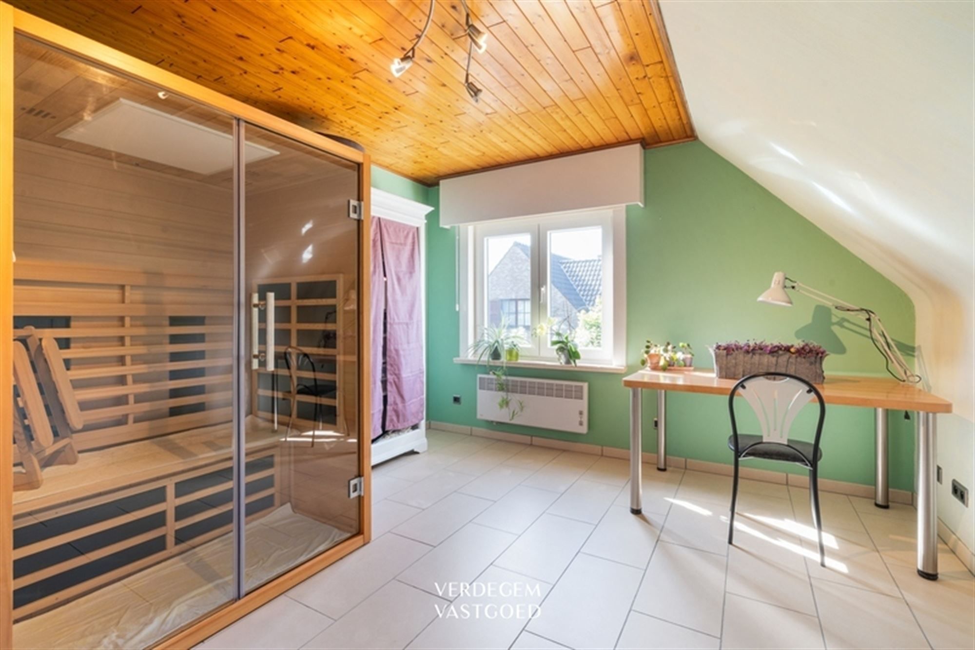 Prachtige villawoning in landelijke stijl met 3 slaapkamers, 3 garages en geniettuin foto 15