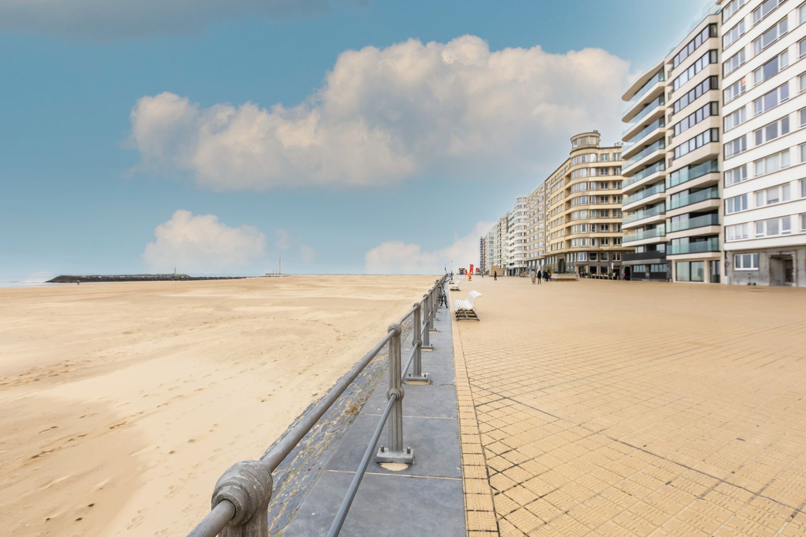 Modern appartement met zonnig terras op een zucht van het strand foto 11