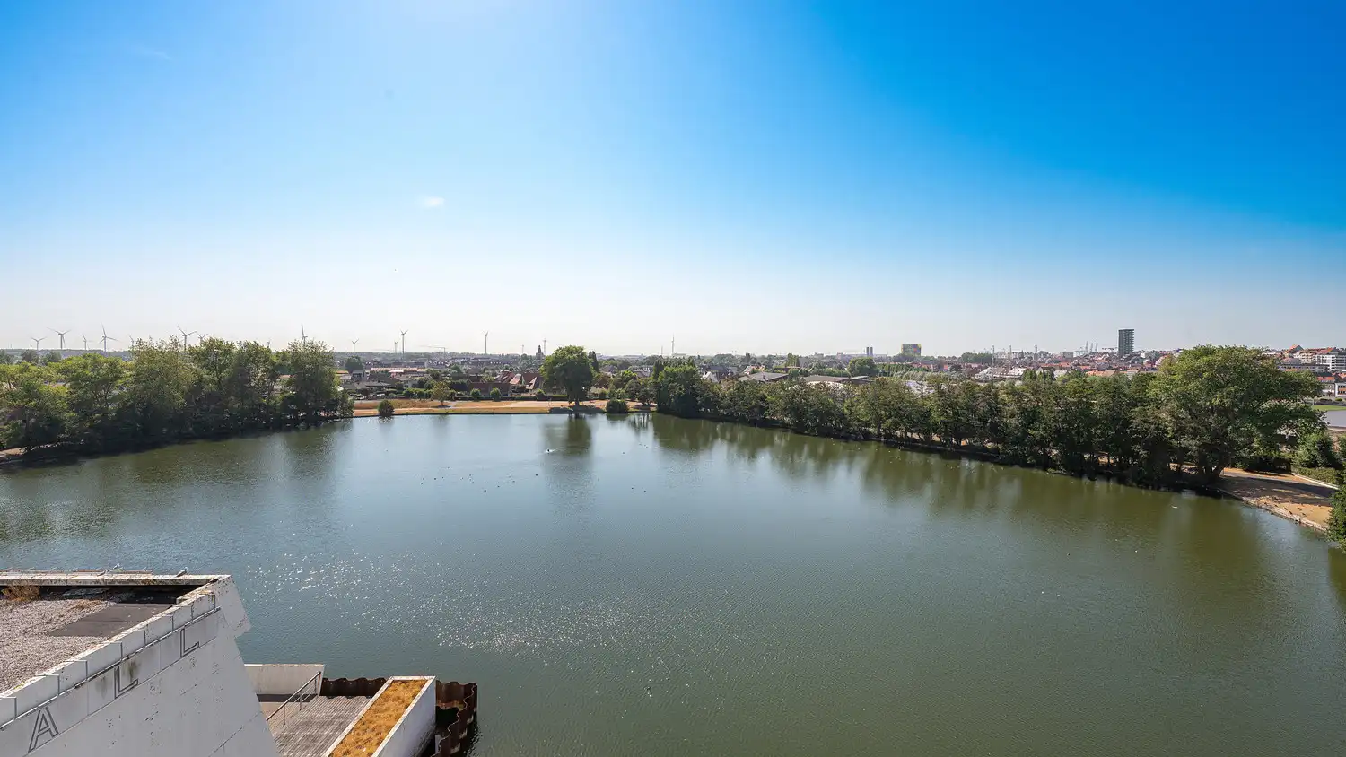 Prachtige studio met zonnig terras en open zichten foto 6