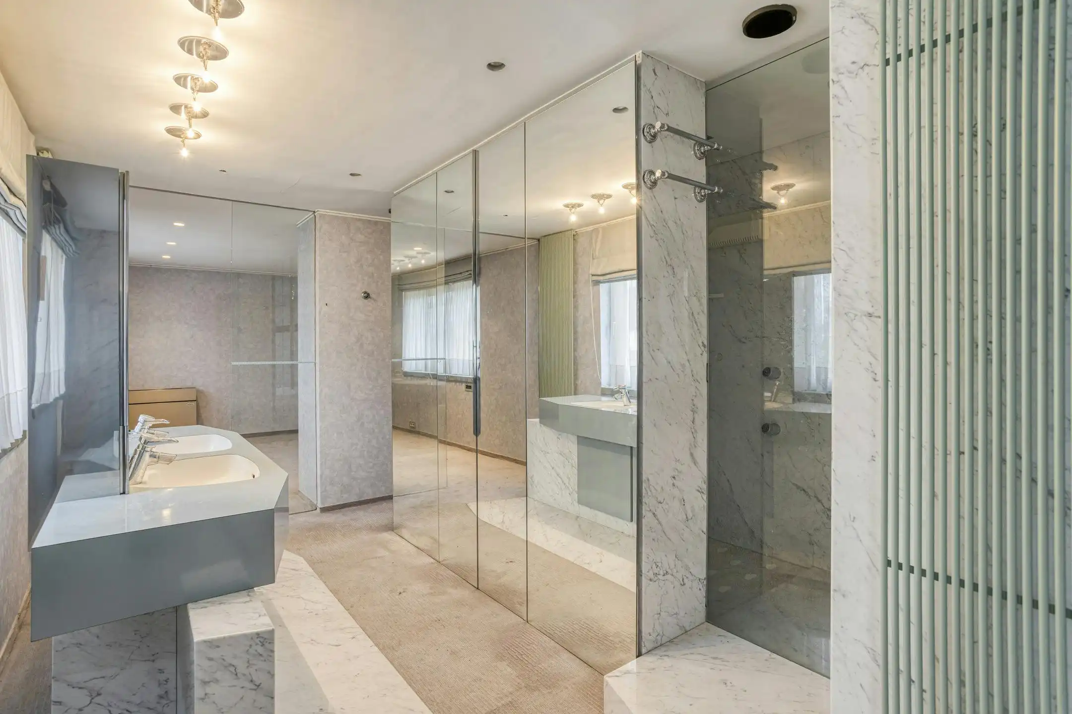 Huis te koop in Ieper met 3 kamers, tuin en garage foto 28