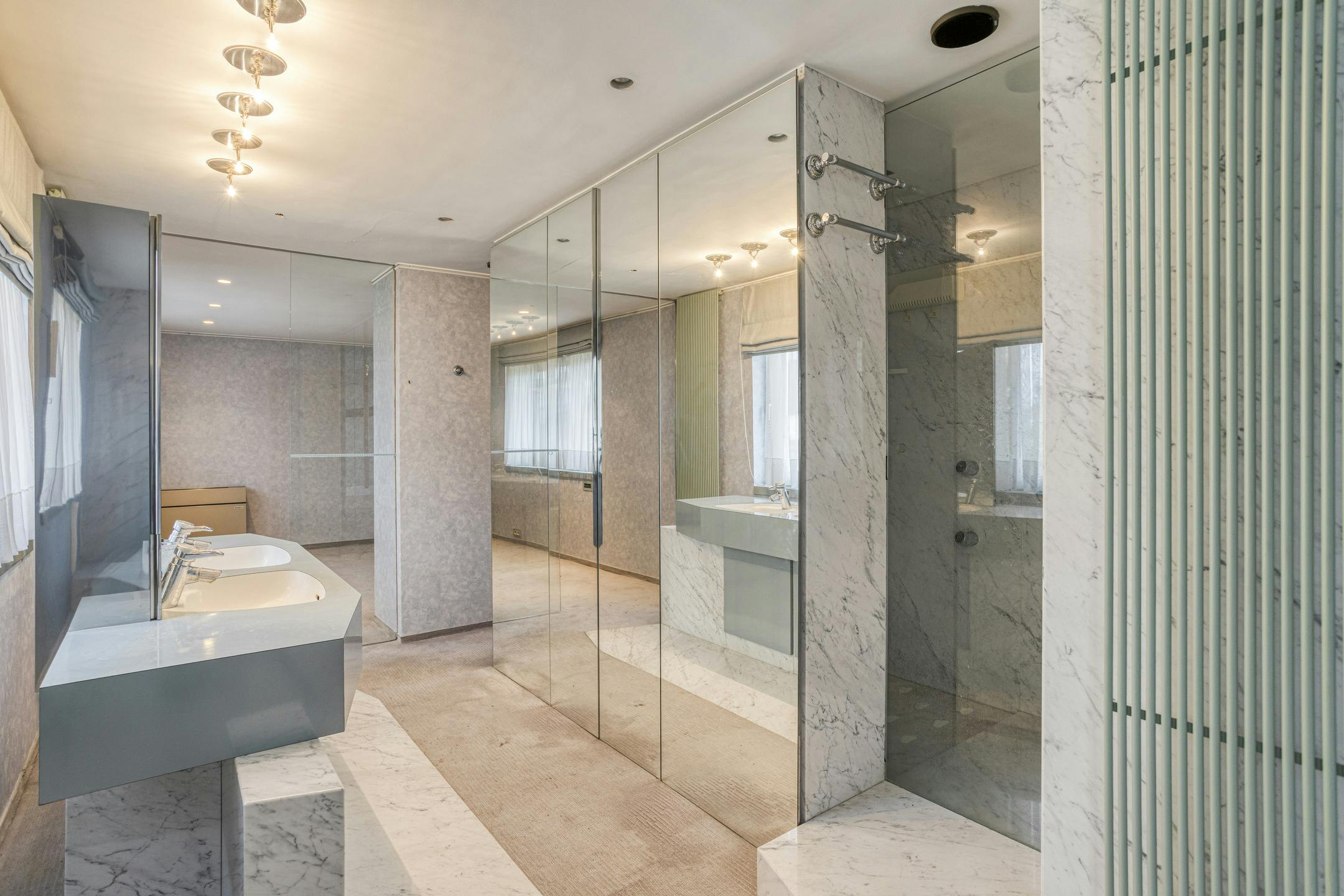 Huis te koop in Ieper met 3 kamers, tuin en garage foto 27