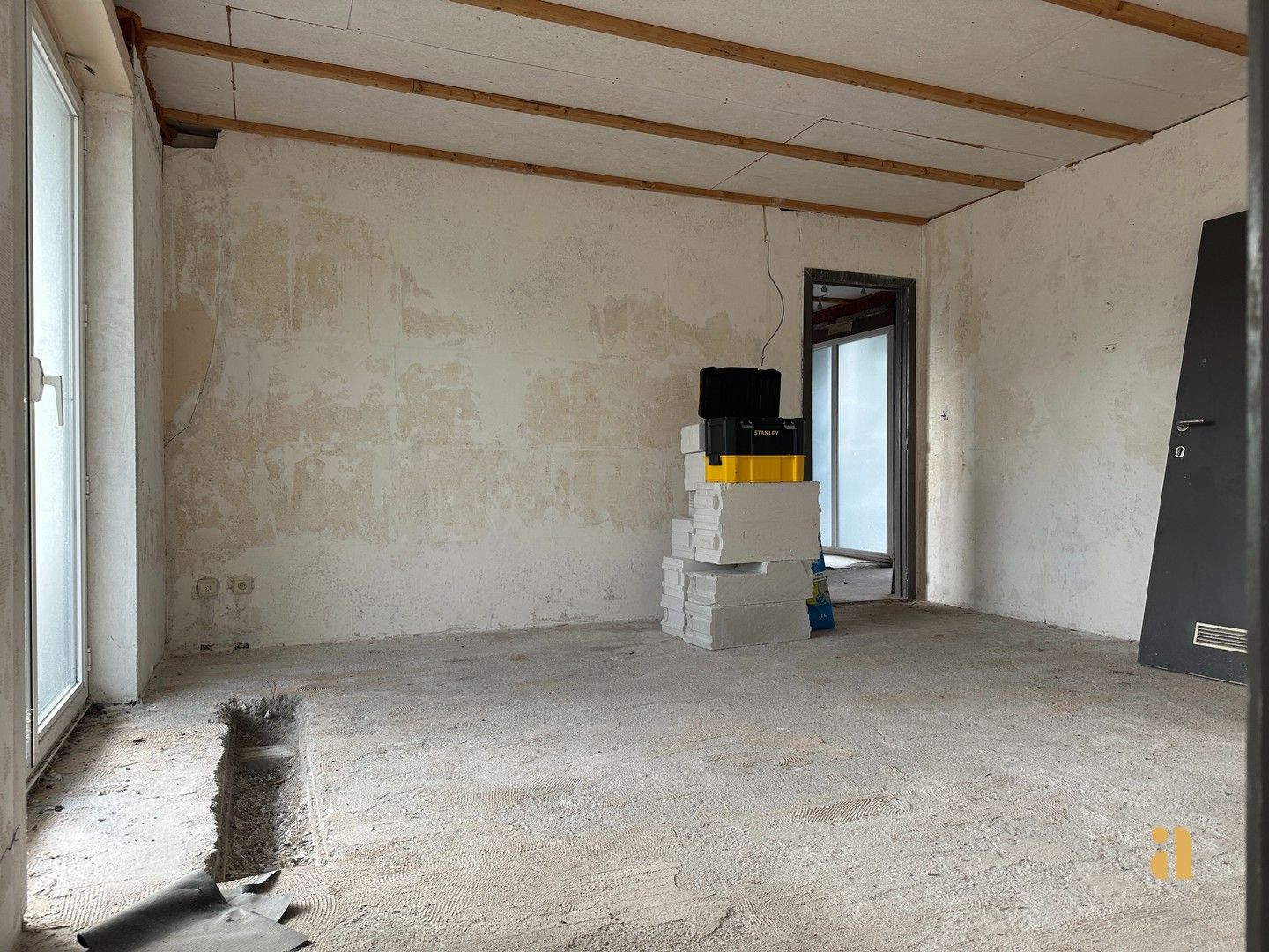 Creëer uw eigen thuis in dit lichtrijke casco appartement foto 9