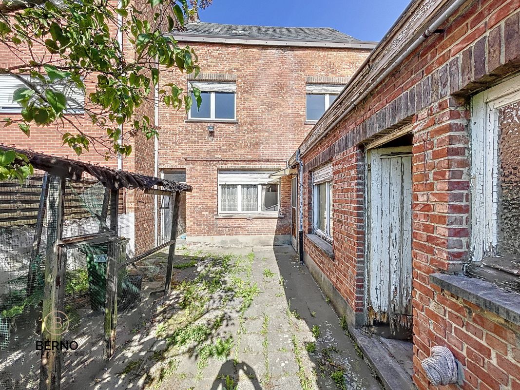 Statige, ruime woning met mooie tuin foto 8