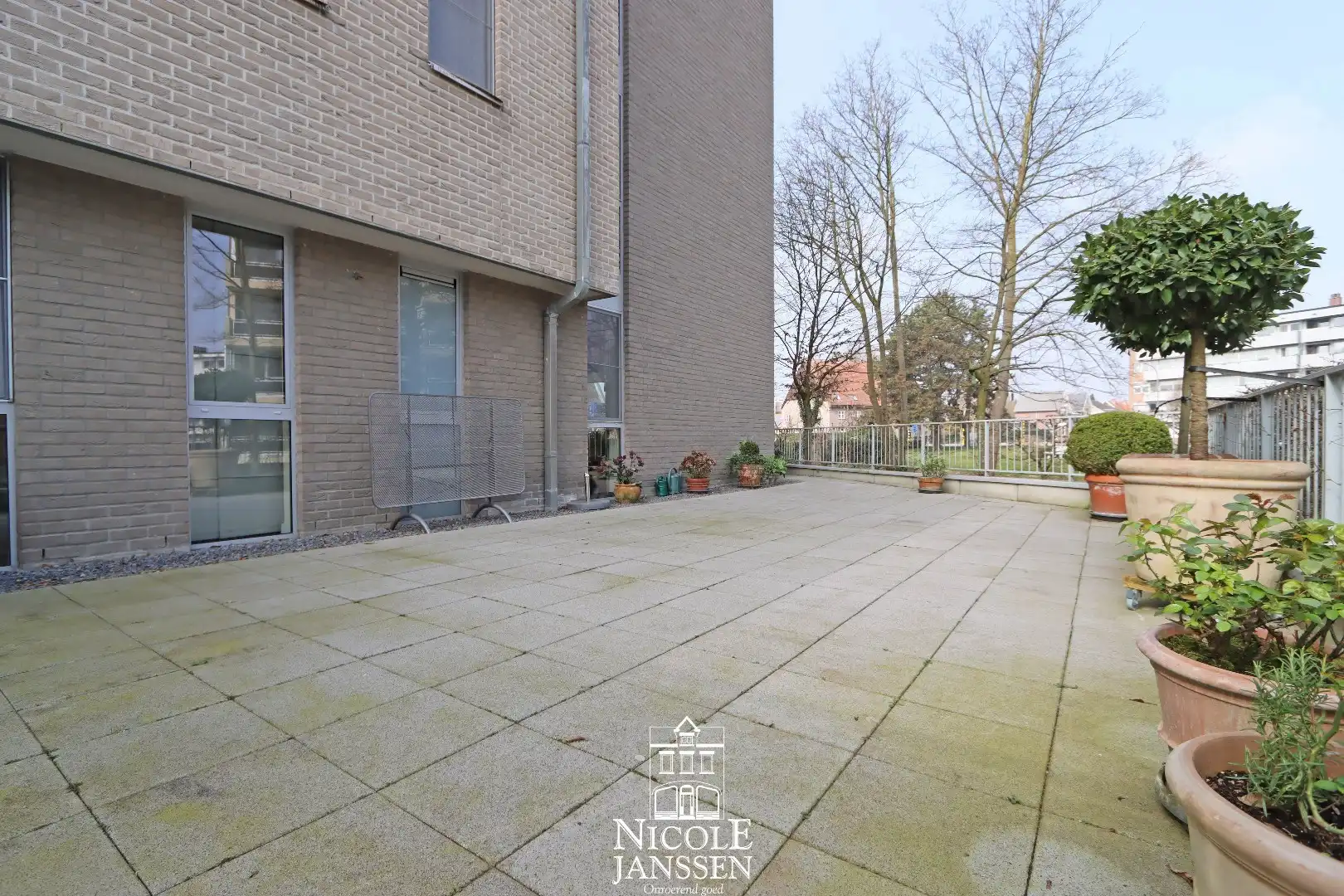 Gelijkvloers appartement met twee slaapkamers en twee badkamers  foto 19
