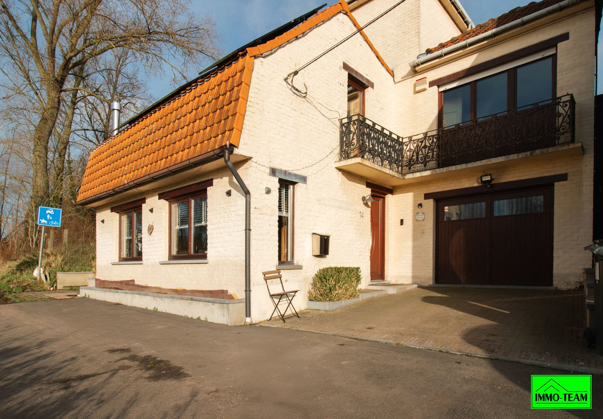 Rustig gelegen gerenoveerde gezinswoning met 3 slaapkamers foto 3