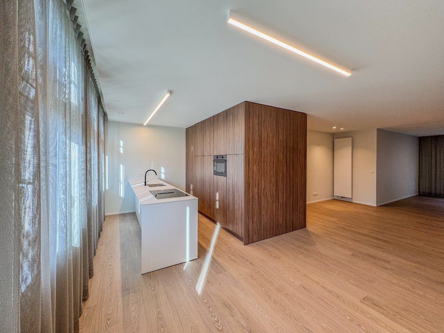 Ruim appartement met 2 slaapkamers en terras in het centrum. foto 6