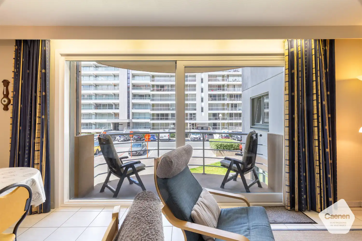 Volledig instapklaar appartement met binnenslaapkamer en ruim terras foto {{pictureIndex}}