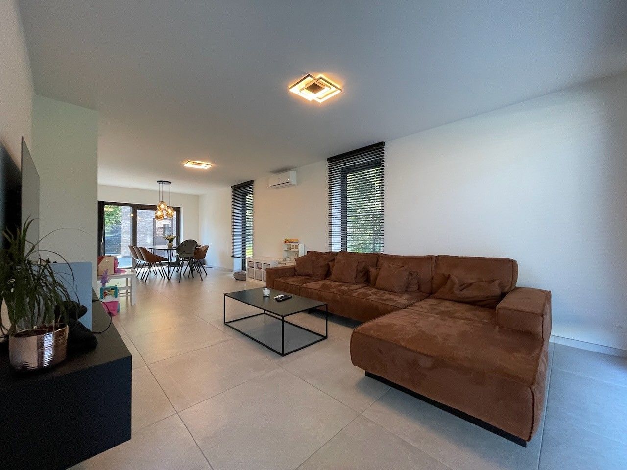 Genk - Bret, Atheneumstraat 40: Stijlvolle, energiezuinige woning met 3 slaapkamers, carport, tuin,... rustig gelegen in het groen op een top-locatie! foto 8