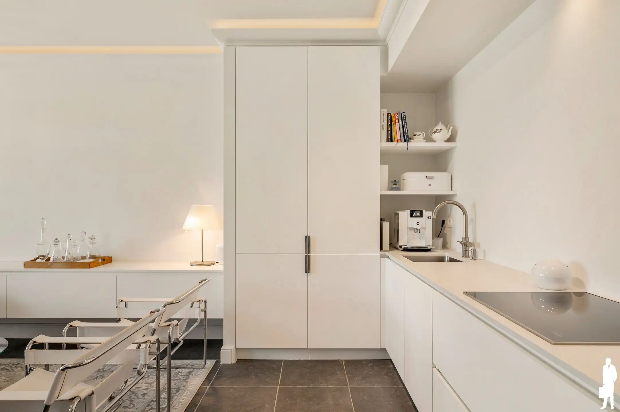 Lichtrijk BEN-appartement met open waterzicht in London Residence foto 10