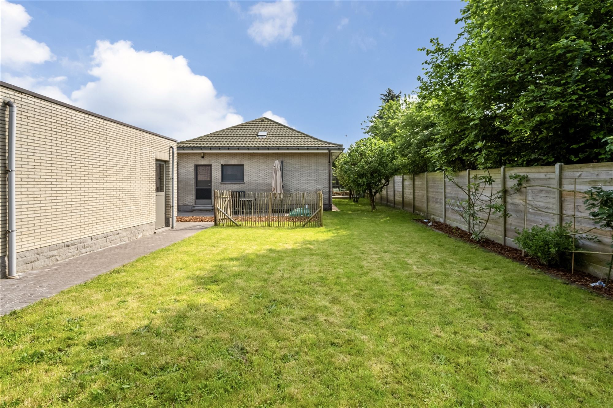 Mooie bungalow met 3 slpks, tuin en garage foto 32