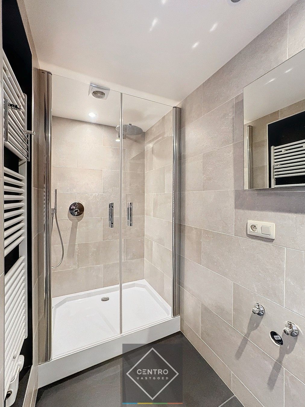 INSTAPKLARE woning met 4 slpks, 2 badks, PRAKTIJKRUIMTE en met MAGAZIJN! foto 15