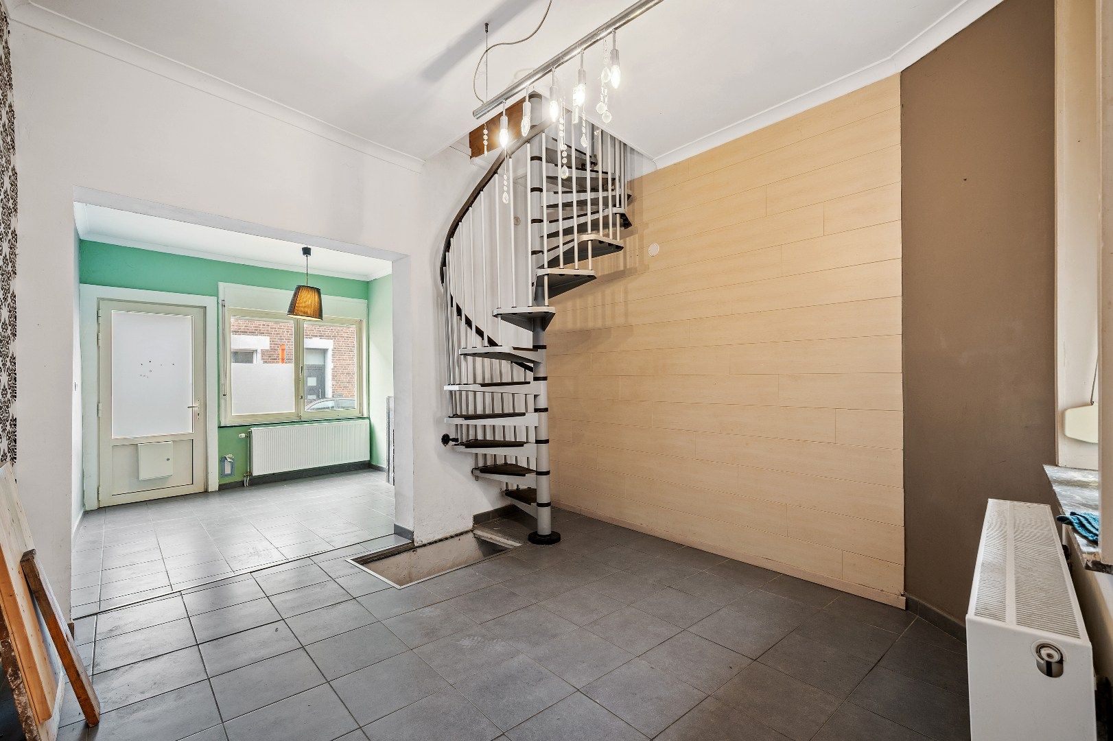 Centraal gelegen, te renoveren rijwoning nabij station foto 7