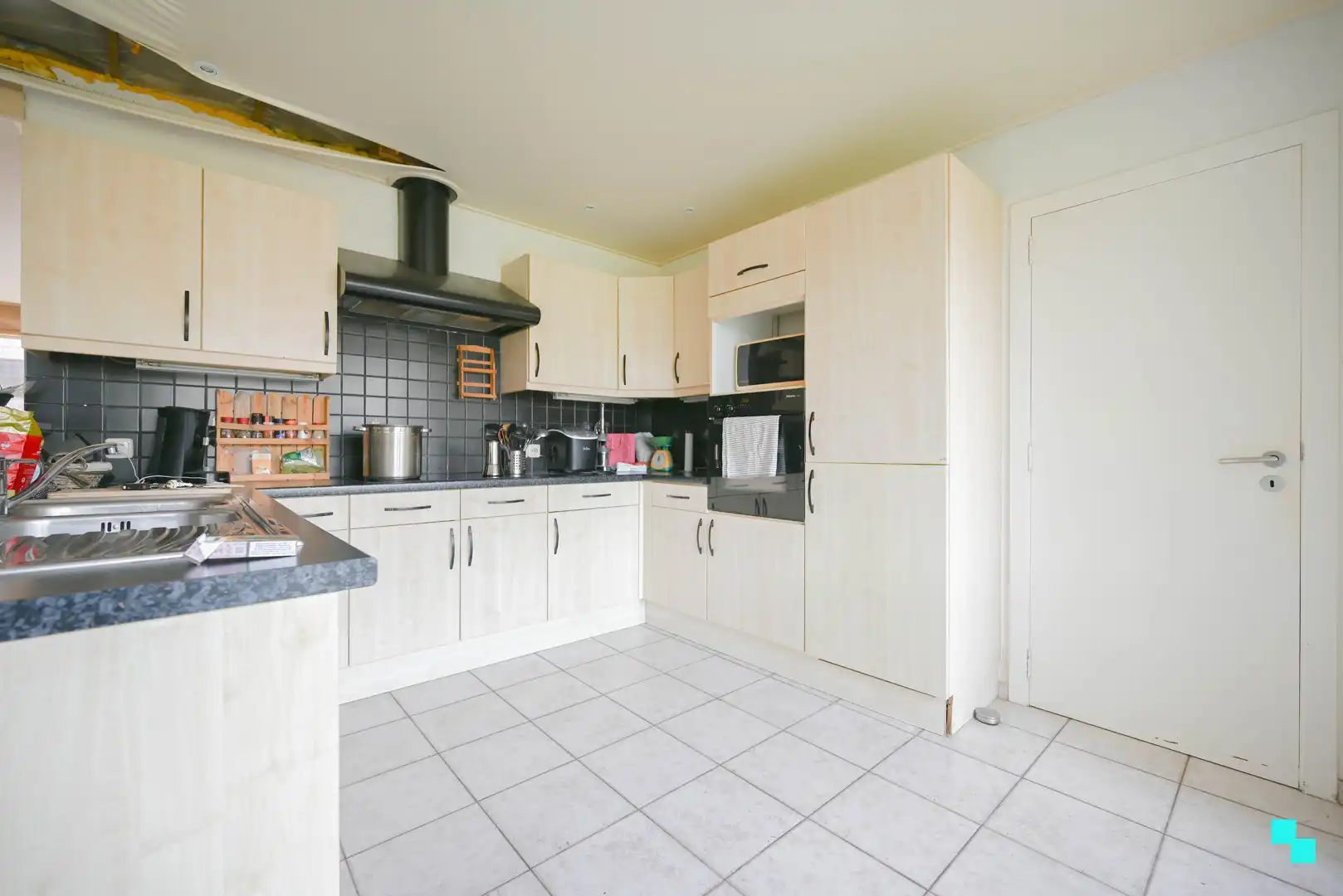 Alleenstaande, te renoveren villa in residentiële buurt foto 15